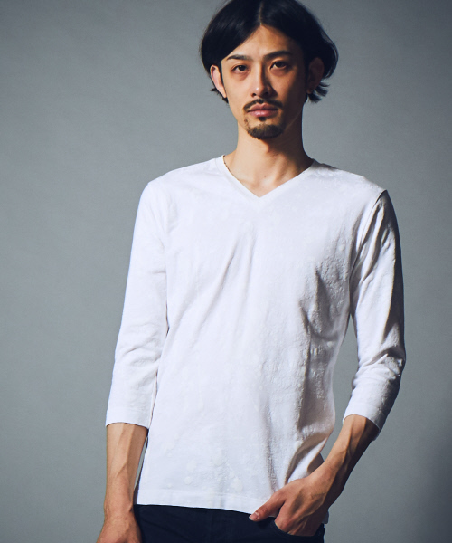 5351 POUR LES HOMMES(ゴーサンゴーイチプールオム)の「ランダムドットプリントVネックカットソー(Tシャツ/カットソー・メンズ・ブラック/ホワイト/インディゴブルー・44/46/48)」の2枚目の写真