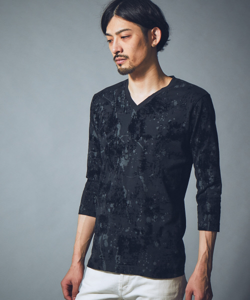 5351 POUR LES HOMMES(ゴーサンゴーイチプールオム)の「ランダムドットプリントVネックカットソー(Tシャツ/カットソー・メンズ・ブラック/ホワイト/インディゴブルー・44/46/48)」の3枚目の写真