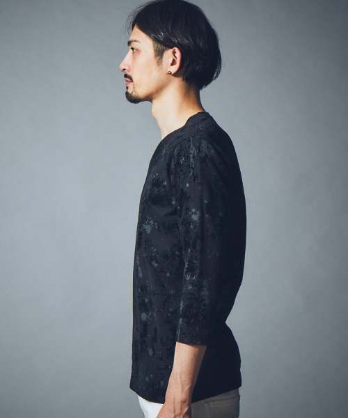 5351 POUR LES HOMMES(ゴーサンゴーイチプールオム)の「ランダムドットプリントVネックカットソー(Tシャツ/カットソー・メンズ・ブラック/ホワイト/インディゴブルー・44/46/48)」の5枚目の写真