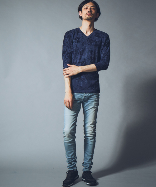 5351 POUR LES HOMMES(ゴーサンゴーイチプールオム)の「ランダムドットプリントVネックカットソー(Tシャツ/カットソー・メンズ・ブラック/ホワイト/インディゴブルー・44/46/48)」の13枚目の写真