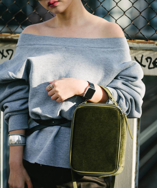 Edie Tokyo（エディートーキョー）の「【Edie Tokyo】 ED_velvet_vanitysquare_Amy14936800（トートバッグ・レディース・ネイビー/カーキ・FREE）」の2枚目の写真