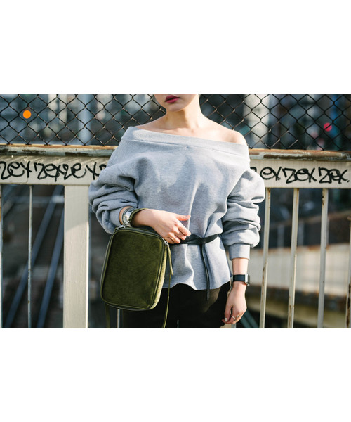 Edie Tokyo（エディートーキョー）の「【Edie Tokyo】 ED_velvet_vanitysquare_Amy14936800（トートバッグ・レディース・ネイビー/カーキ・FREE）」の3枚目の写真