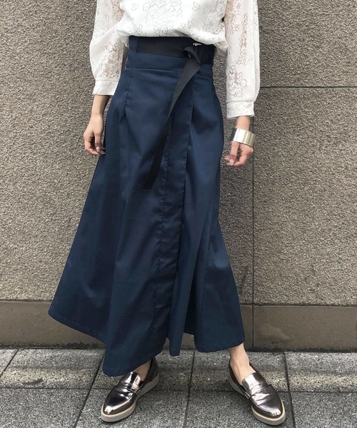 &g'aime（アンジェム）の「【&g'aime】テープベルトロングスカート（スカート・レディース・ベージュ/ネイビー/イエロー/ブルー・FREE）」の2枚目の写真