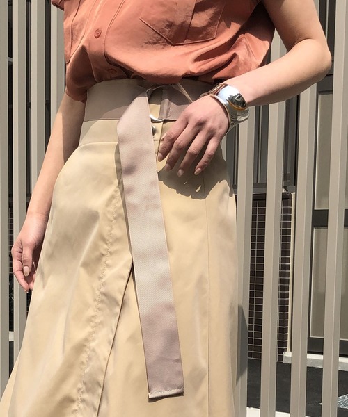 &g'aime（アンジェム）の「【&g'aime】テープベルトロングスカート（スカート・レディース・ベージュ/ネイビー/イエロー/ブルー・FREE）」の7枚目の写真