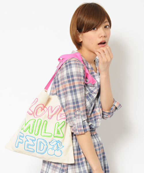 MILKFED.（ミルクフェド）の「NEW ECO BAG LOVE NEON　（ショルダーバッグ/プリント/チェリー）（ショルダーバッグ・レディース・ピンク/ライトピンク・ONE SIZE）」の8枚目の写真