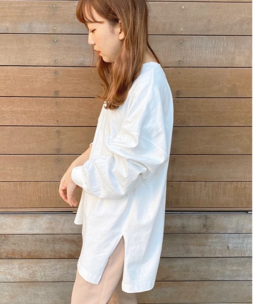 apres jour（アプレジュール）の「スリット入りBIGロンＴ【ZOZOTOWN限定アイテム】（Tシャツ/カットソー・レディース・オフホワイト/ライトベージュ/モカ・フリー）」の2枚目の写真