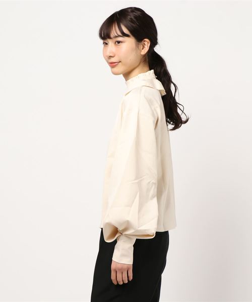 KOBE LETTUCE（コウベレタス）の「フリルネックボリュームスリーブブラウス（シャツ/ブラウス・レディース・オフホワイト/ブラック/ライトベージュ/ミント・FREE）」の5枚目の写真