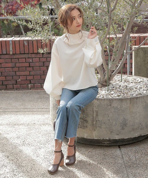 KOBE LETTUCE（コウベレタス）の「フリルネックボリュームスリーブブラウス（シャツ/ブラウス・レディース・オフホワイト/ブラック/ライトベージュ/ミント・FREE）」の11枚目の写真