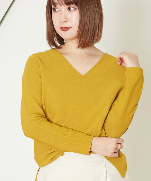 Liesse（リエス）の「ゆるVネックプルオーバー（ニット/セーター・レディース・スミクロ/ライトベージュ/カーキ/イエロー・FREE）」の4枚目の写真