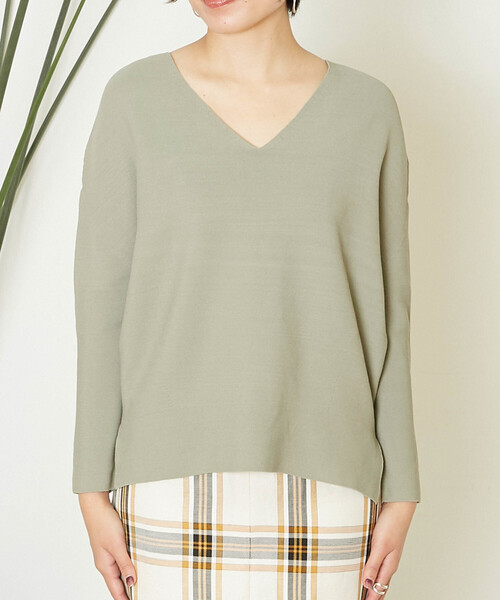 Liesse（リエス）の「ゆるVネックプルオーバー（ニット/セーター・レディース・スミクロ/ライトベージュ/カーキ/イエロー・FREE）」の6枚目の写真