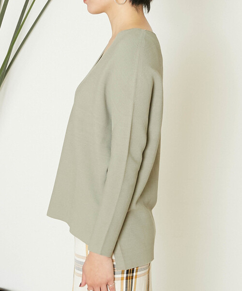 Liesse（リエス）の「ゆるVネックプルオーバー（ニット/セーター・レディース・スミクロ/ライトベージュ/カーキ/イエロー・FREE）」の7枚目の写真