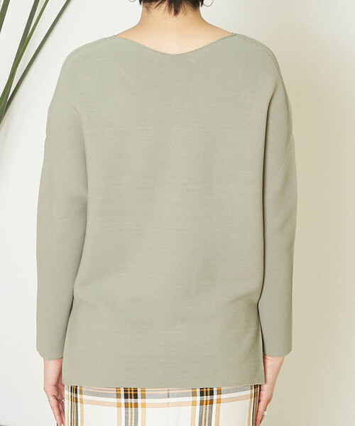 Liesse（リエス）の「ゆるVネックプルオーバー（ニット/セーター・レディース・スミクロ/ライトベージュ/カーキ/イエロー・FREE）」の8枚目の写真