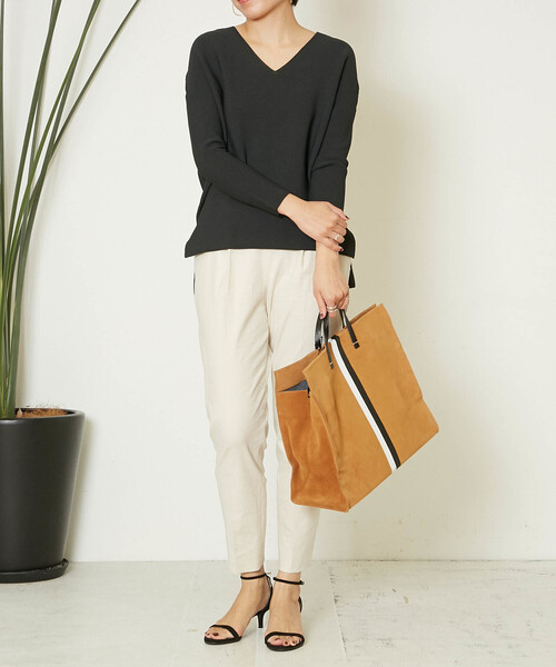 Liesse（リエス）の「ゆるVネックプルオーバー（ニット/セーター・レディース・スミクロ/ライトベージュ/カーキ/イエロー・FREE）」の13枚目の写真