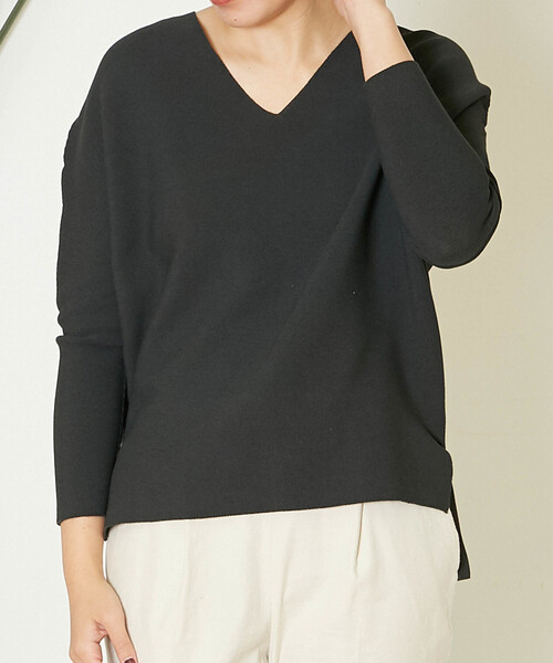 Liesse（リエス）の「ゆるVネックプルオーバー（ニット/セーター・レディース・スミクロ/ライトベージュ/カーキ/イエロー・FREE）」の14枚目の写真