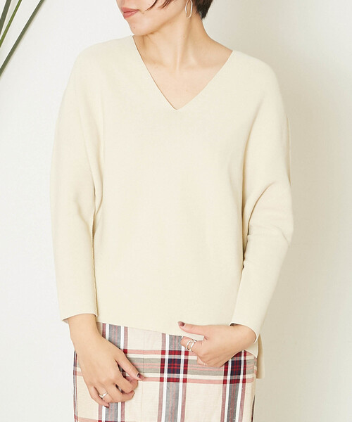 Liesse（リエス）の「ゆるVネックプルオーバー（ニット/セーター・レディース・スミクロ/ライトベージュ/カーキ/イエロー・FREE）」の17枚目の写真
