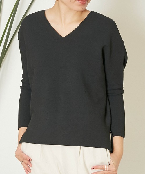 Liesse（リエス）の「ゆるVネックプルオーバー（ニット/セーター・レディース・スミクロ/ライトベージュ/カーキ/イエロー・FREE）」の5枚目の写真