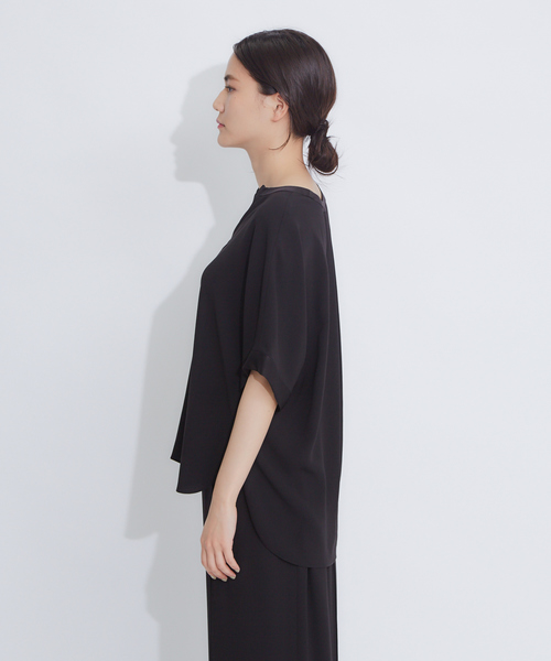 qualite（カリテ）の「ドレープドルマンブラウス（シャツ/ブラウス・レディース・ブラック/ベージュ・38）」の4枚目の写真