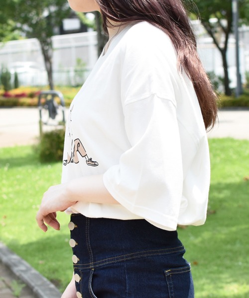 おしゃれしてお出かけホワイトベア PairPair（ペアペア）の「線画カップルグラフィックT(男女兼用