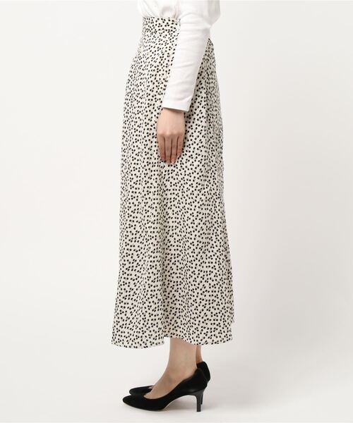 EPIMI E'PIMMY（エピミエピミー）の「【再入荷なし】小花柄アソートフレアスカート（スカート・レディース・オフホワイト/ブラック/グリーン・MEDIUM）」の4枚目の写真