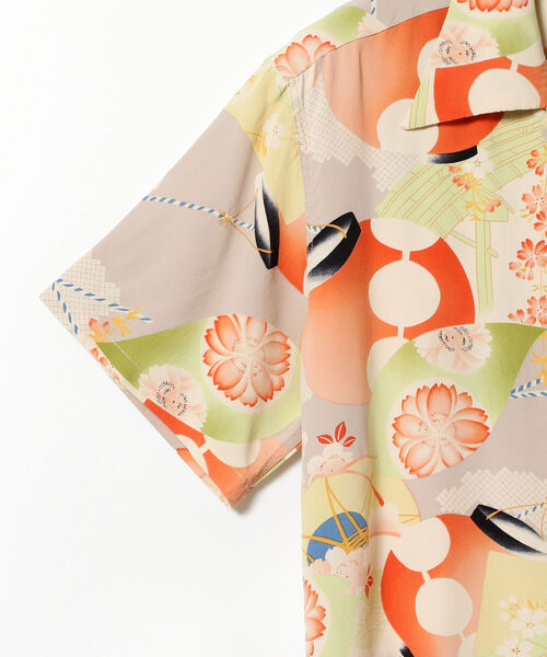 SUN SURF(サンサーフ)の「SUN SURF / LANTERN PROCESSION ハワイアンシャツ<MEN>(シャツ/ブラウス・メンズ・ベージュ・MEDIUM/LARGE/X-LARGE)」の5枚目の写真