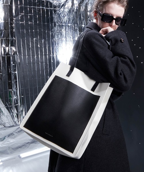 ENDER PRODUCTS(エンダープロダクツ)の「コンビネーションポケット ロゴ刻印 トートバッグ【ENDER PRODUCTS/エンダープロダクツ】(トートバッグ・メンズ・グレイッシュベージュ/ブラック/ダークブラウン/グリーン/ブラック系その他/ブルー/ホワイト系その他/アイボリー・FREE)」の3枚目の写真