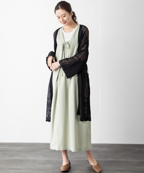 MILLION CARATS（ミリオンカラッツ）の「さらりと羽織ればワンランク上の大人スタイルへ！クロシェ編みから覗く肌見せでシーズンムードを高めるロングカーディガン（ニット/セーター・レディース・ブラック/ベージュ/オフホワイト/カーキ/ブラウン・FREE）」の10枚目の写真