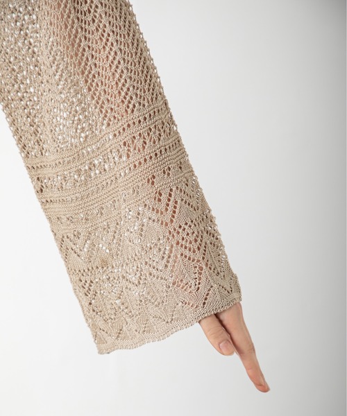 MILLION CARATS（ミリオンカラッツ）の「さらりと羽織ればワンランク上の大人スタイルへ！クロシェ編みから覗く肌見せでシーズンムードを高めるロングカーディガン（ニット/セーター・レディース・ブラック/ベージュ/オフホワイト/カーキ/ブラウン・FREE）」の21枚目の写真