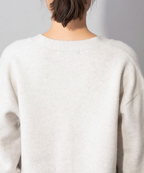 Munich（ミューニック）の「エクストラファインメリノボイルドウール　Vネックカーディガン（カーディガン/ボレロ・レディース・ベージュ/グリーン/オートミール・FREE）」の18枚目の写真