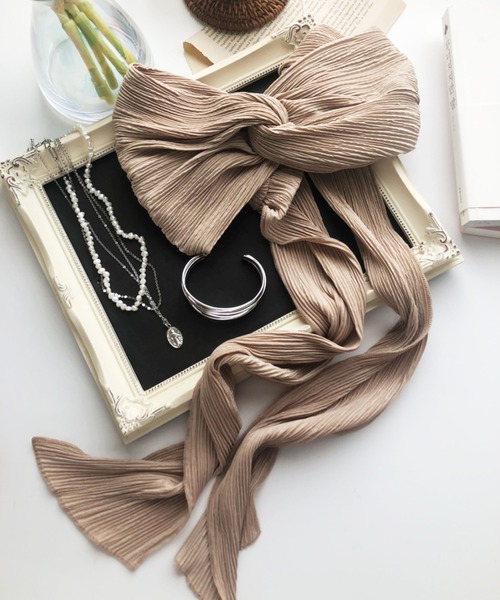 CEMONEMO（セモネモ）の「ツイスト プリーツ ヘアターバン（ヘアバンド・レディース・ブラック/グレー/ベージュ・FREE）」の3枚目の写真