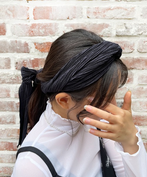 CEMONEMO（セモネモ）の「ツイスト プリーツ ヘアターバン（ヘアバンド・レディース・ブラック/グレー/ベージュ・FREE）」の4枚目の写真