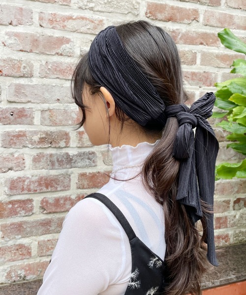 CEMONEMO（セモネモ）の「ツイスト プリーツ ヘアターバン（ヘアバンド・レディース・ブラック/グレー/ベージュ・FREE）」の6枚目の写真