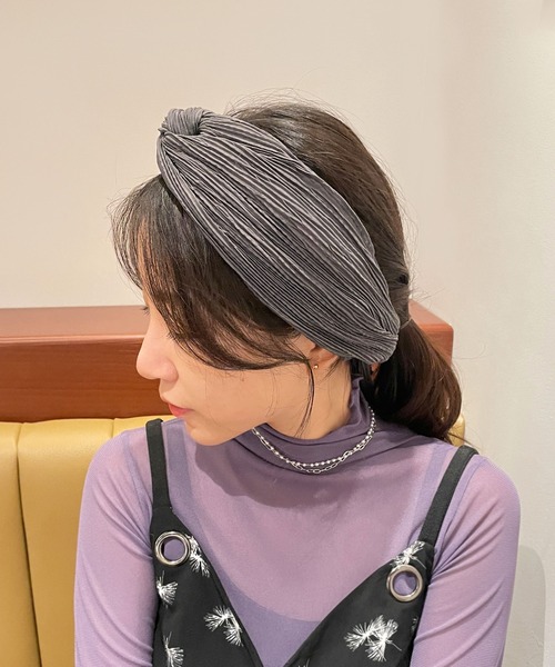 CEMONEMO（セモネモ）の「ツイスト プリーツ ヘアターバン（ヘアバンド・レディース・ブラック/グレー/ベージュ・FREE）」の9枚目の写真
