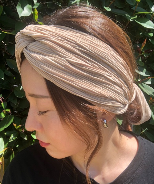 CEMONEMO（セモネモ）の「ツイスト プリーツ ヘアターバン（ヘアバンド・レディース・ブラック/グレー/ベージュ・FREE）」の21枚目の写真
