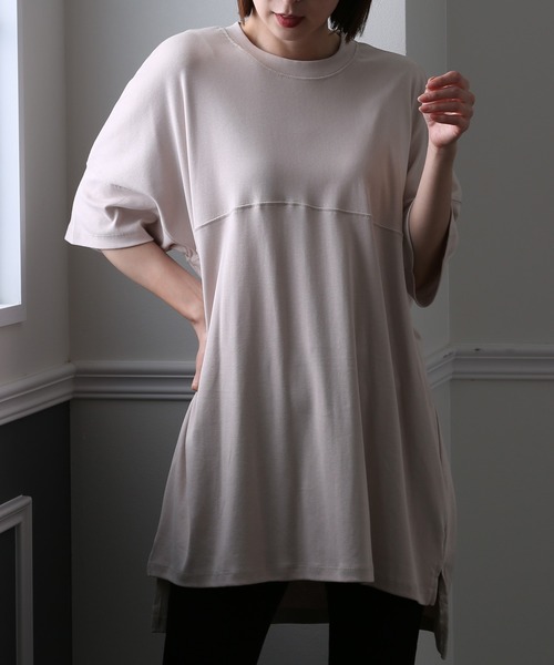 ElegChic(エレグシック)の「シングルジャージ―カットソー(Tシャツ/カットソー・レディース・グレイッシュベージュ/ブラック/ピンクベージュ/オフホワイト・M/XL/4L)」の4枚目の写真