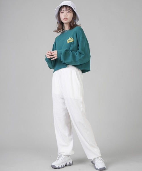 SPINNS(スピンズ)の「HEUREUXロゴ バックプリント裏毛スウェット(スウェット・レディース・ダークグリーン/ネイビー/オートミール/ブラック/オフホワイト・ONESIZE)」の13枚目の写真