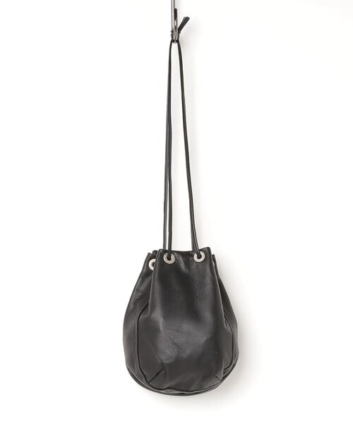 hobo(ホーボー)の「【hobo】DRAWSTRING POUCH COW LEATHER(ハンドバッグ・メンズ・ブラック/ホワイト・FREE)」の2枚目の写真