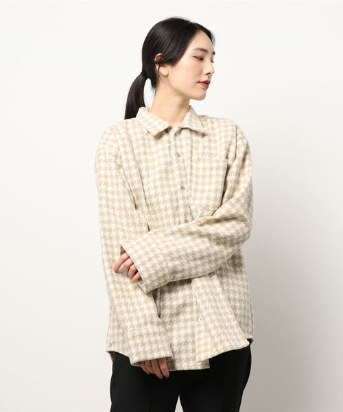 ANDGEEBEE(アンジービー)の「【UNISEX】千鳥オーバーサイズシャツ(シャツ/ブラウス・レディース・ベージュ/ブラック・MEDIUM)」の4枚目の写真