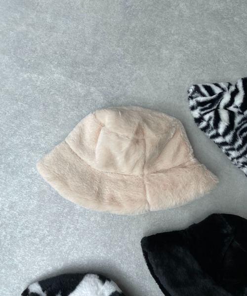 AS KNOW AS plus（アズノゥアズプラス）の「◇もふりとファー バケットハット（ハット・レディース・アイボリー/ブラック/アニマル/ゼブラ・FREE）」の2枚目の写真