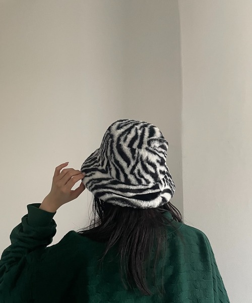 AS KNOW AS plus（アズノゥアズプラス）の「◇もふりとファー バケットハット（ハット・レディース・アイボリー/ブラック/アニマル/ゼブラ・FREE）」の6枚目の写真