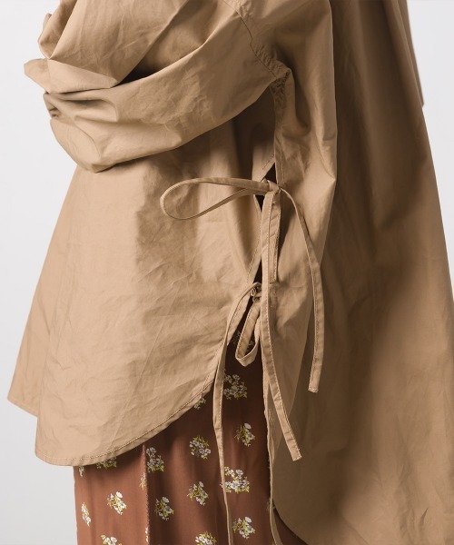 OMNES Supremo（オムネス　スプレモ）の「タイプライターサイドリボンバンドカラーシャツ（シャツ/ブラウス・レディース・ホワイト/ブラック/ブラウン/ベージュ/モカ・FREE）」の8枚目の写真