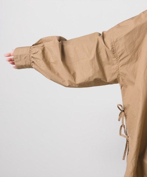 OMNES Supremo（オムネス　スプレモ）の「タイプライターサイドリボンバンドカラーシャツ（シャツ/ブラウス・レディース・ホワイト/ブラック/ブラウン/ベージュ/モカ・FREE）」の10枚目の写真