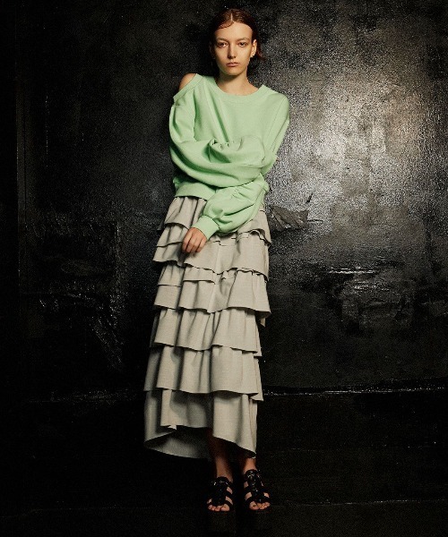 REDYAZEL（レディアゼル）の「オープンショルダーダンボールプルオーバー（Tシャツ/カットソー・レディース・オフホワイト/グリーン/ネイビー・FREE）」の13枚目の写真