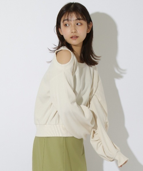 REDYAZEL（レディアゼル）の「オープンショルダーダンボールプルオーバー（Tシャツ/カットソー・レディース・オフホワイト/グリーン/ネイビー・FREE）」の5枚目の写真