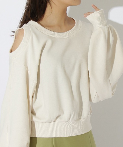 REDYAZEL（レディアゼル）の「オープンショルダーダンボールプルオーバー（Tシャツ/カットソー・レディース・オフホワイト/グリーン/ネイビー・FREE）」の9枚目の写真