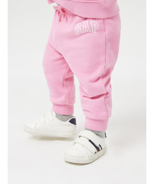 GAP(ギャップ)の「Gapロゴ パンツ (ベビー)(スウェットパンツ・キッズ・ピンク・6-12M/12-18M/3-6M/18-24M)」の4枚目の写真