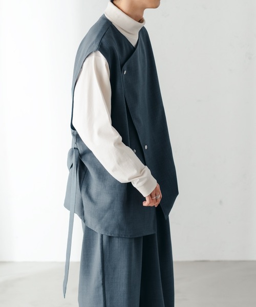 epnok（エプノック）の「メランジツイルベルテッドジレ（ベスト・メンズ・チャコールグレー/グレイッシュベージュ/グレイッシュブルー・SMALL/MEDIUM/LARGE）」の5枚目の写真