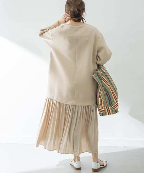 URBAN RESEARCH(アーバンリサーチ)の「割線ギャザー切替えポンチワンピース(ワンピース・レディース・ブラック/ベージュ系その他/ブルー系その他・FREE)」の4枚目の写真