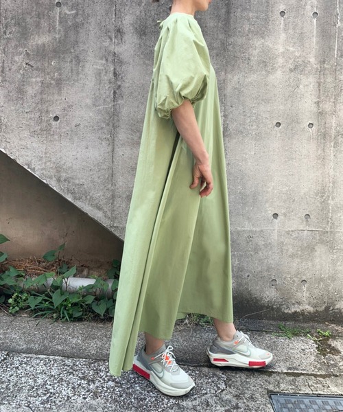JUNOAH（ジュノア）の「ボリュームスリーブフレアマキシ丈