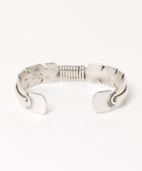 Indian Jewelry(インディアンジュエリー)の「INDIAN JEWELRY / BRACELET 71(ブレスレット・レディース・シルバー・ONESIZE)」の2枚目の写真