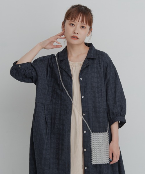 MERLOT(メルロー)の「ジオメトリック刺繍シャツワンピース(シャツワンピース・レディース・ライトブルー/ブラック/ミント・FREE)」の2枚目の写真